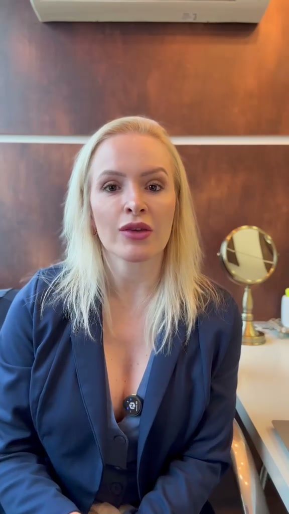 Bruna, enfermeira esteta, falando para a câmera dentro da Clínica Ornata, em Caxias do Sul
